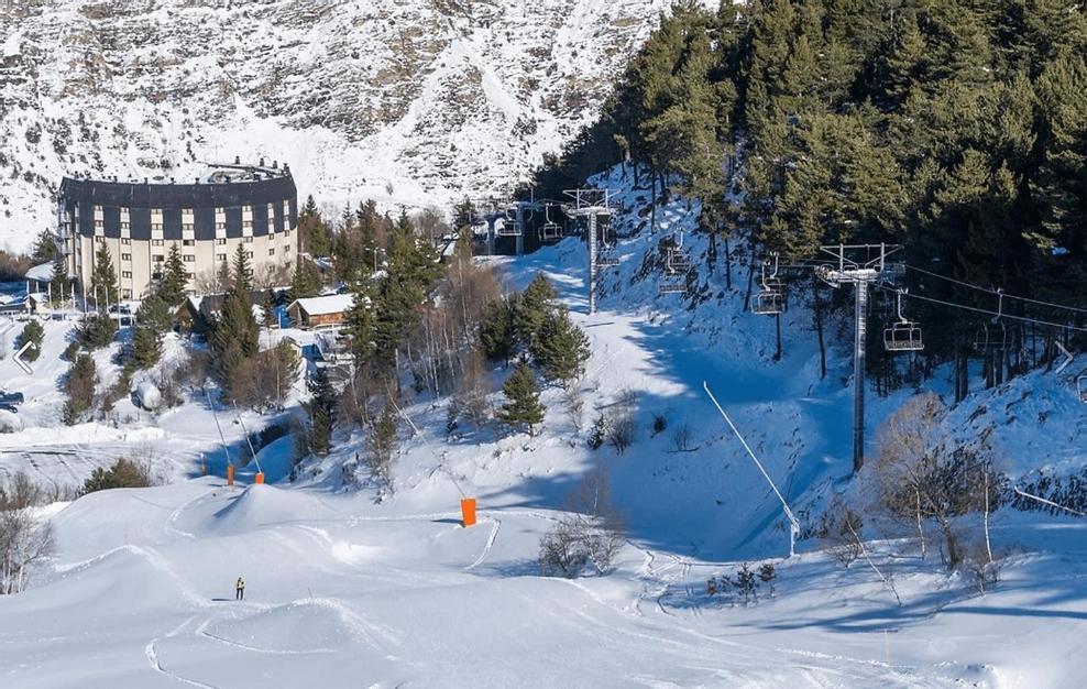 Hotel Or Blanc Espot Exteriör bild